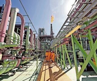 Aprueban petróleo en 42 dólares por barril y PIB de 4.6% 