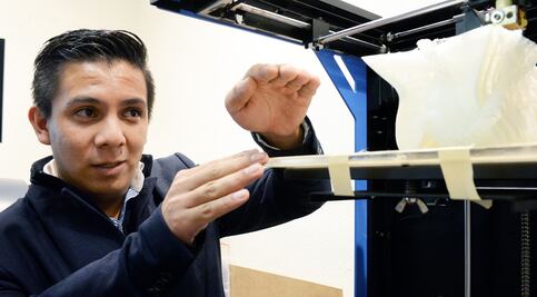 Mexicano crea impresora 3D para replicar huesos con materiales biodegradables
