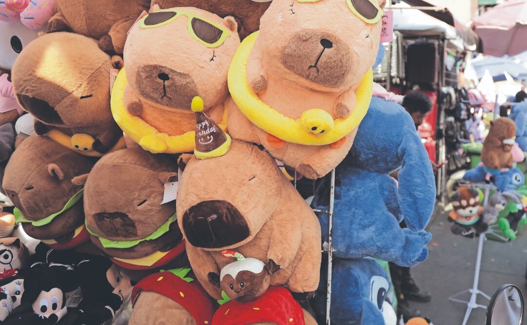 Los costos de los peluches van de 200 a 500 pesos en el Centro. Foto: de CARLOS MEJÍA. EL UNIVERSAL