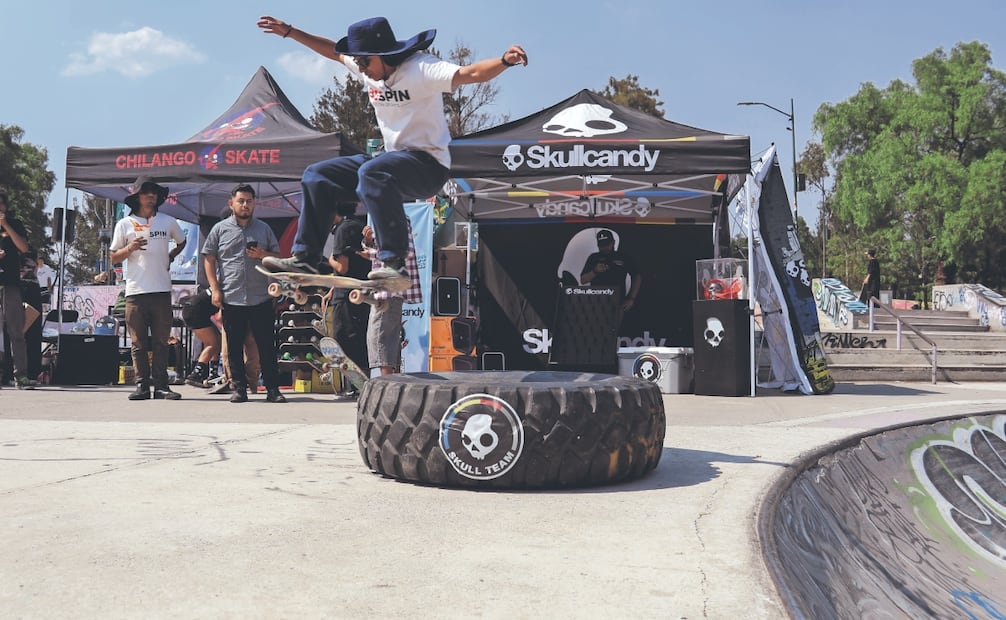 Esta práctica consiste en deslizarse sobre una patineta y realizar trucos o maniobras. Foto: Karla Guerrero/ EL UNIVERSAL
