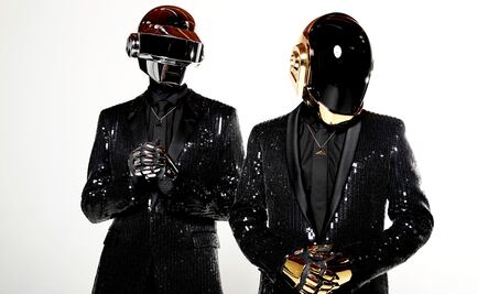 Fans de Daft Punk se reúnen, cantan y terminan decepcionados en el Zócalo de la CDMX