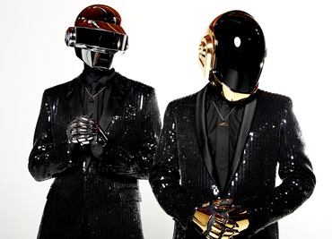 Fans de Daft Punk se reúnen, cantan y terminan decepcionados en el Zócalo de la CDMX