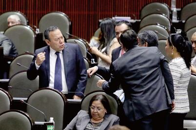 No se va del Senado por las prebendas: Zambrano