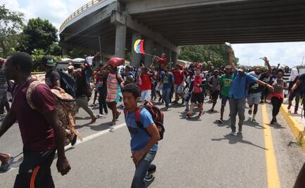 Ejército, GN y Migración intentan desmantelar caravana migrante en Chiapas