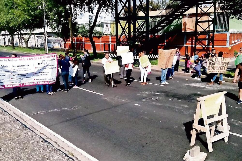 Los manifestantes que apoyan a la coordinadora exigen, principalmente, la derogación de la reforma educativa (ESPECIAL)