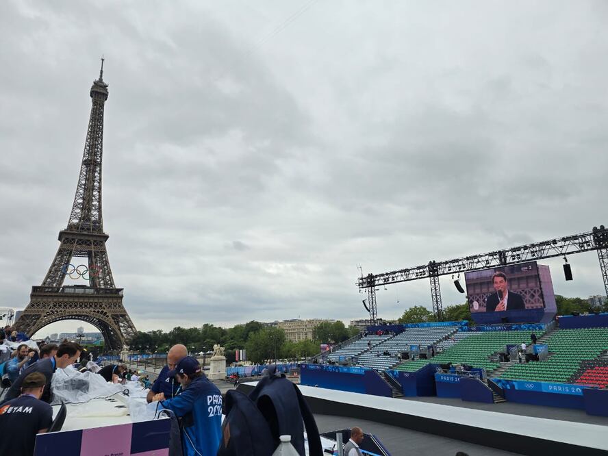 Torre Eiffel, momentos antes de que inicie la ceremonia de inauguración de los Juegos Olímpicos - Foto: Arturo Sanguino/ EL UNIVERSAL