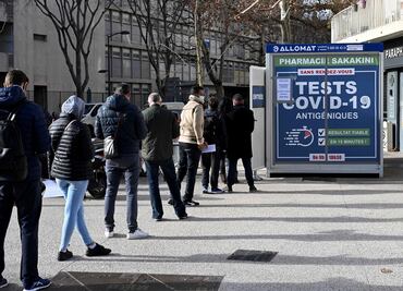 En dos meses, más de la mitad de europeos se habrá contagiado de ómicron: OMS