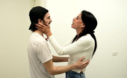 "Matan, mi amor, se terminó la guerra": el abrazo de una madre a su hijo en Israel tras estar dos años secuestrado en Gaza