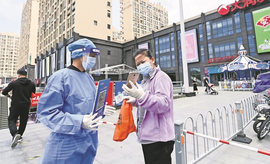 Nuevos confinamientos, depreciación y riesgo de invertir en países cuyas relaciones con occidente son complicadas pueden ser los impulsores de huida de China, según el Instituto de Finanzas Internacionales. Foto: LI HE. XINHUA