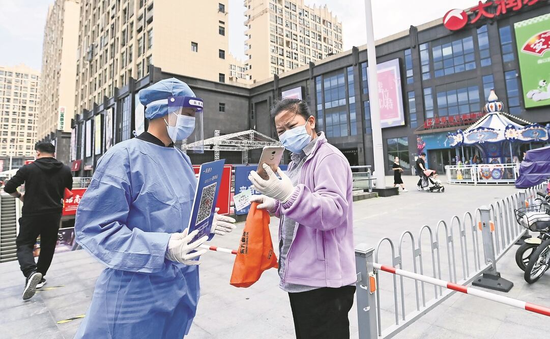 Nuevos confinamientos, depreciación y riesgo de invertir en países cuyas relaciones con occidente son complicadas pueden ser los impulsores de huida de China, según el Instituto de Finanzas Internacionales. Foto: LI HE. XINHUA