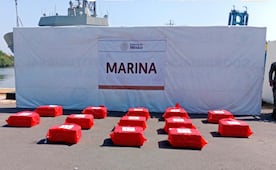 Secretaría de Marina asegura más de 1 tonelada de cocaína frente a costas de Chiapas; detiene a ocho personas
