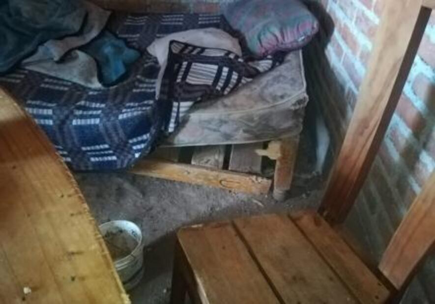 Rescatan a dos niñas golpeadas y encadenadas a una cama en Aguascalientes