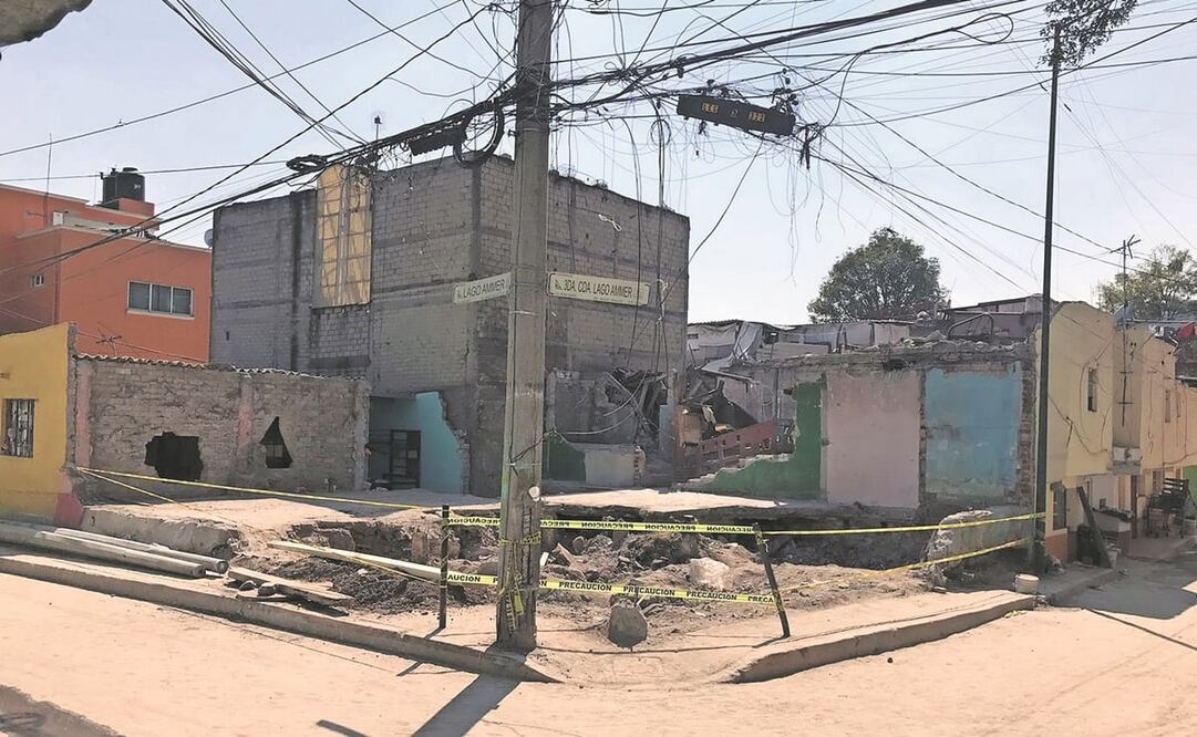 El predio ubicado en Lago Naur 138 y Lago Ammer permanece acordonado y resguardado por la SSC. Foto: Laura Arana/ EL UNIVERSAL.