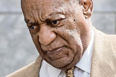 Cosby pierde una batalla legal, gana otra