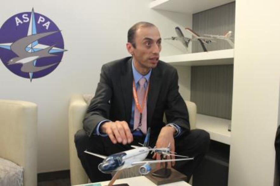 Los pilotos que no vuelan, pero cobran 