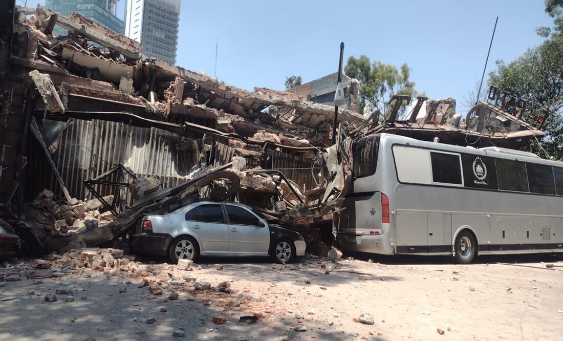 Se reporta derrumbe del edificio “El Patio” ubicado sobre calle Atenas en la colonia Juárez alcaldía Cuauhtémoc. Foto: Juan Carlos Williams