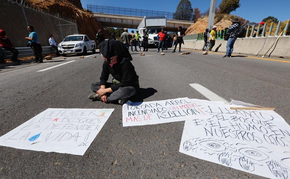 Bloqueo en autopista Naucalpán-Toluca. Foto: Jorge Alvarado