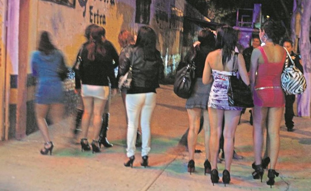 De las ganancias que reciben las trabajadoras sexuales, ellas se quedan con apenas 10%, pues el resto lo entregan a extorsionadores, padrotes o delincuentes que las explotan, mencionan activistas. Foto: Archivo/ EL UNIVERSAL.