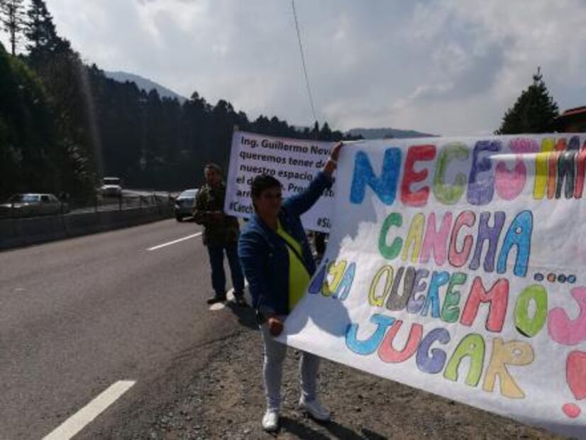 Vecinos cierran carretera federal México-Toluca