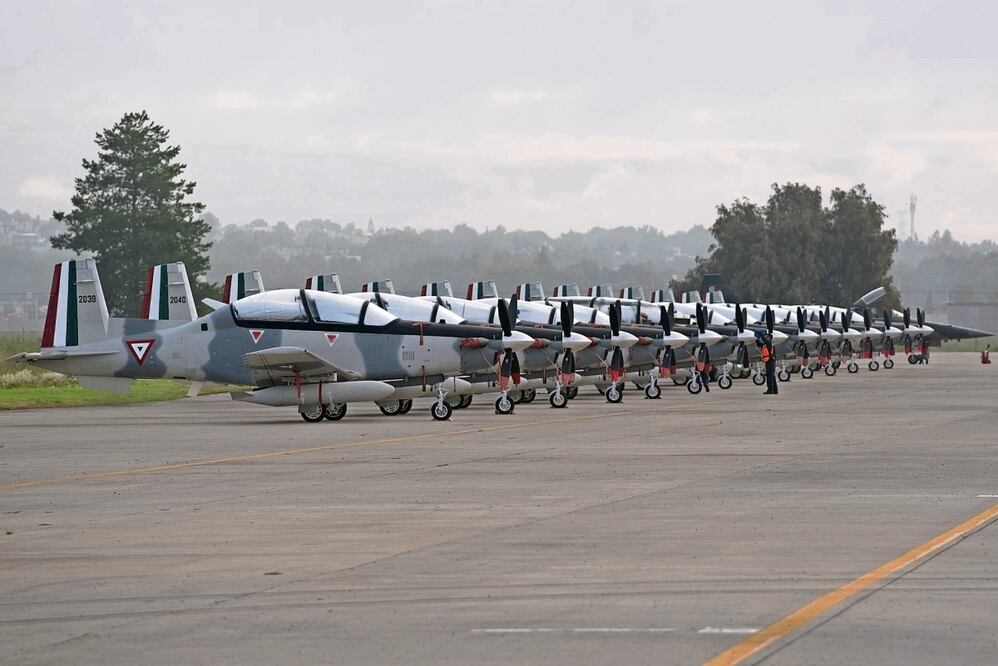 En lo que va de 2024 la Sedena ya firmó contratos por más de 8 millones de dólares para mantenimiento de aviones. Foto: Archivo / EL UNIVERSAL