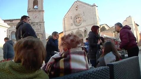 Decenas de heridos deja sismo en centro de Italia