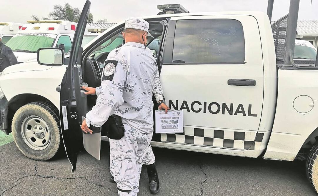 Efectivos de la Guardia Nacional denuncian que tienen más de un año con el mismo uniforme; si quieren otro, deben comprarlo. Foto: Especial.