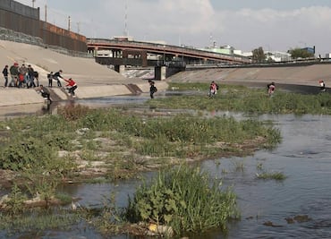 Agentes de EU rescatan a bebé salvadoreño de morir ahogado en Río Grande
