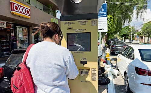 Persiste molestia en Naucalpan por operación de parquímetros