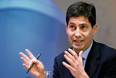 Senado de EU aprueba a Kevin Warsh como presidente de la Fed; el nominado por Trump aboga por tasas de interés más bajas