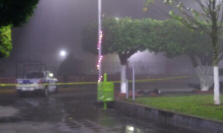 Abandonan restos humanos frente a alcaldía de Atzacan, en Veracruz