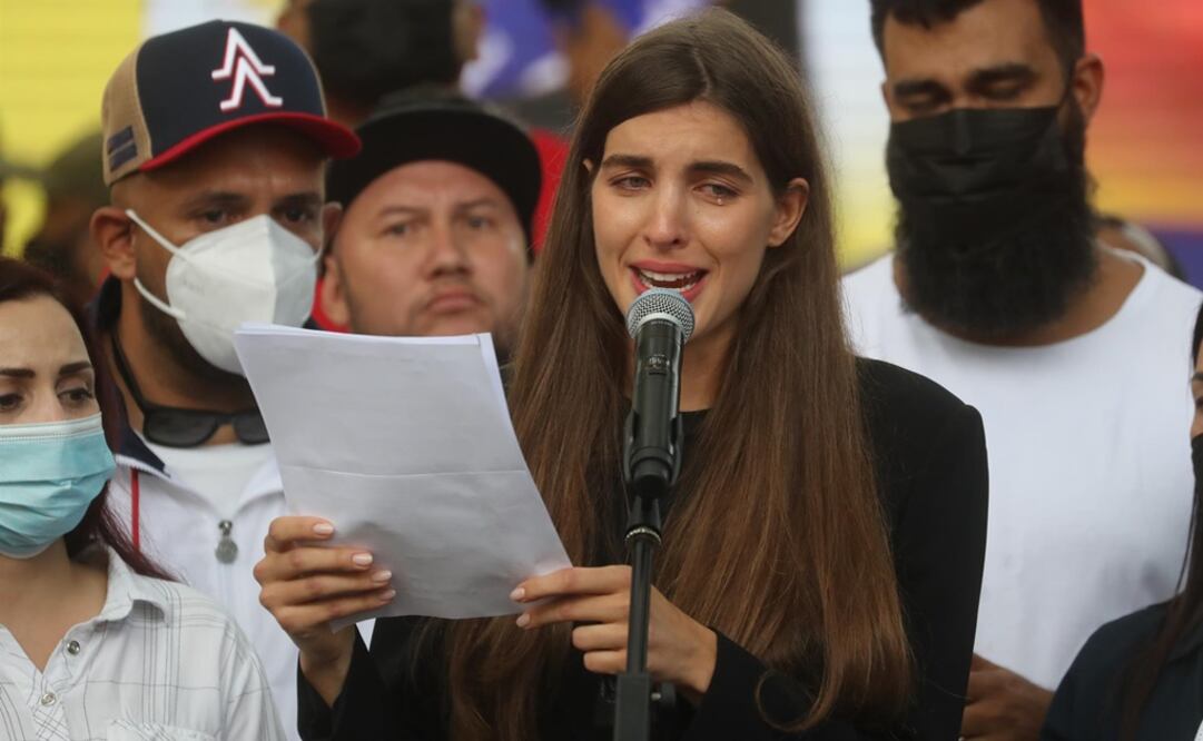 El escrito fue leído este domingo por su esposa, Camila Fabri. Foto: EFE