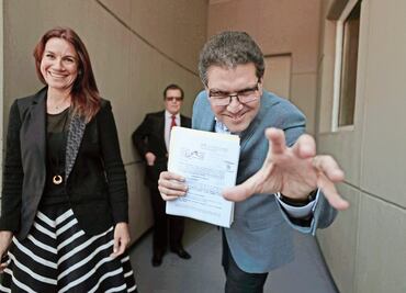 Ríos Piter lleva al TEPJF queja contra INE