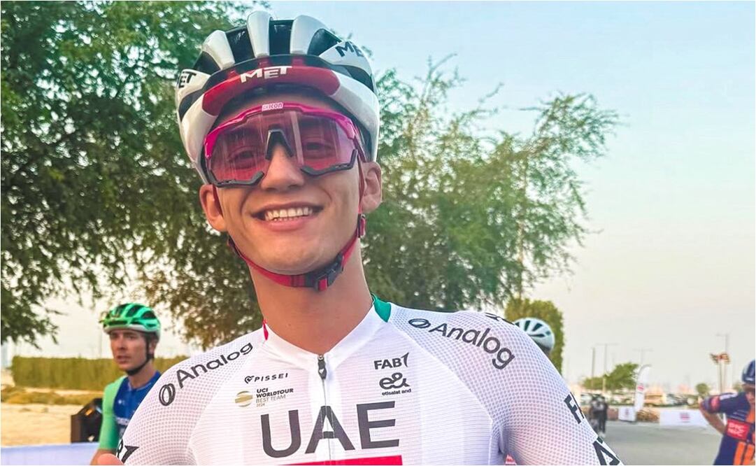 FOTO: ESPECIAL - Isaac del Toro estrena con orgullo un uniforme con la bandera de México