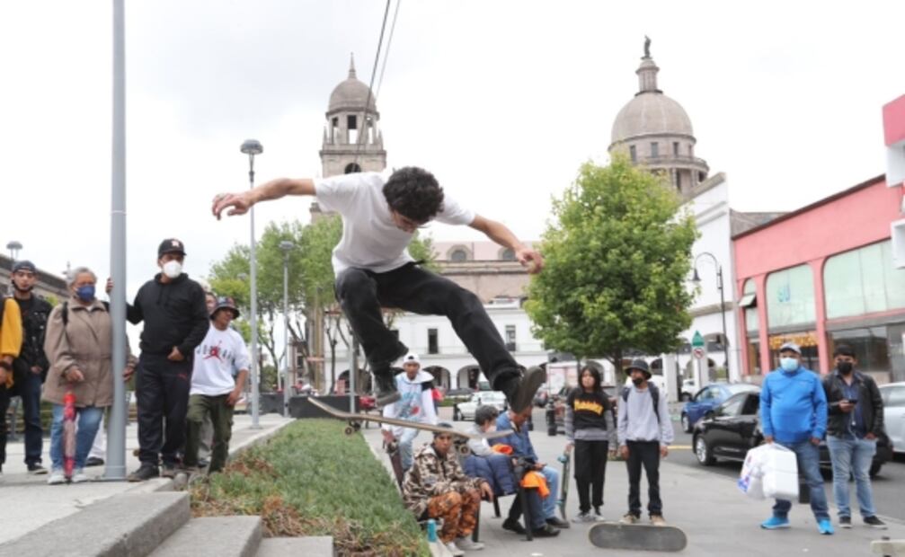 Con sus mejores trucos celebran el Día del Skaterboarding en Toluca
