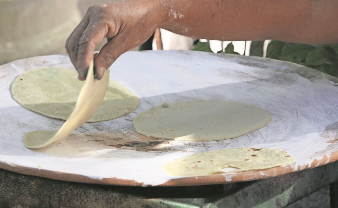 Las tortillas de harina de trigo hilan seis meses con aumentos a tasas de doble dígito: Inegi. Foto: Archivo/ EL UNIVERSAL 