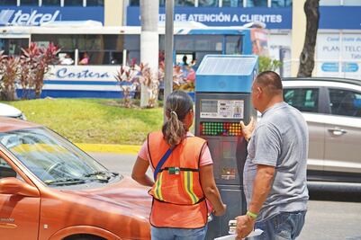 Parquímetros. Alcalde de Acapulco "se brinca la ley para cobrar estacionamiento"