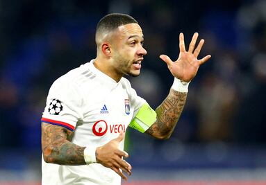 Memphis Depay confronta a un aficionado racista del Lyon
