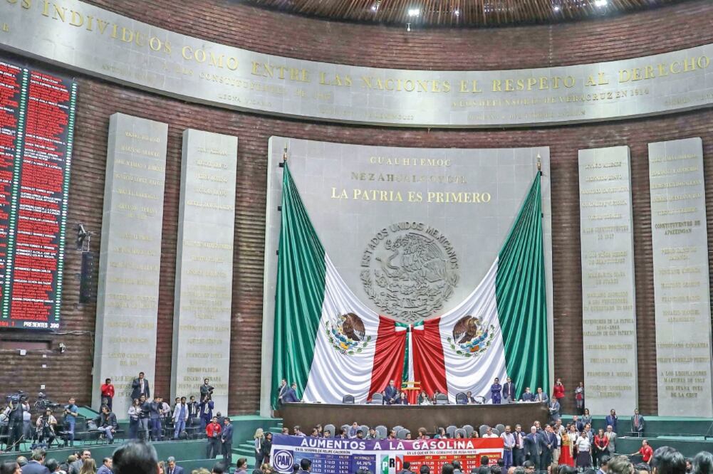 Impulso. En el dictamen, legisladores argumentan que el sector tequilero en México genera más de 70 mil empleos directos (ARCHIVO EL UNIVERSAL)
