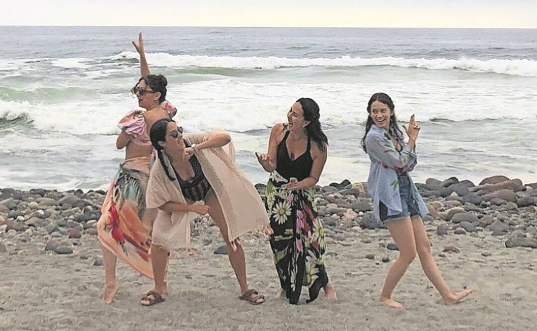 En la película del género road trip, Ana Valeria Becerril interpreta a Teté, la hermana menor y la más centrada de todas. Foto: Star+