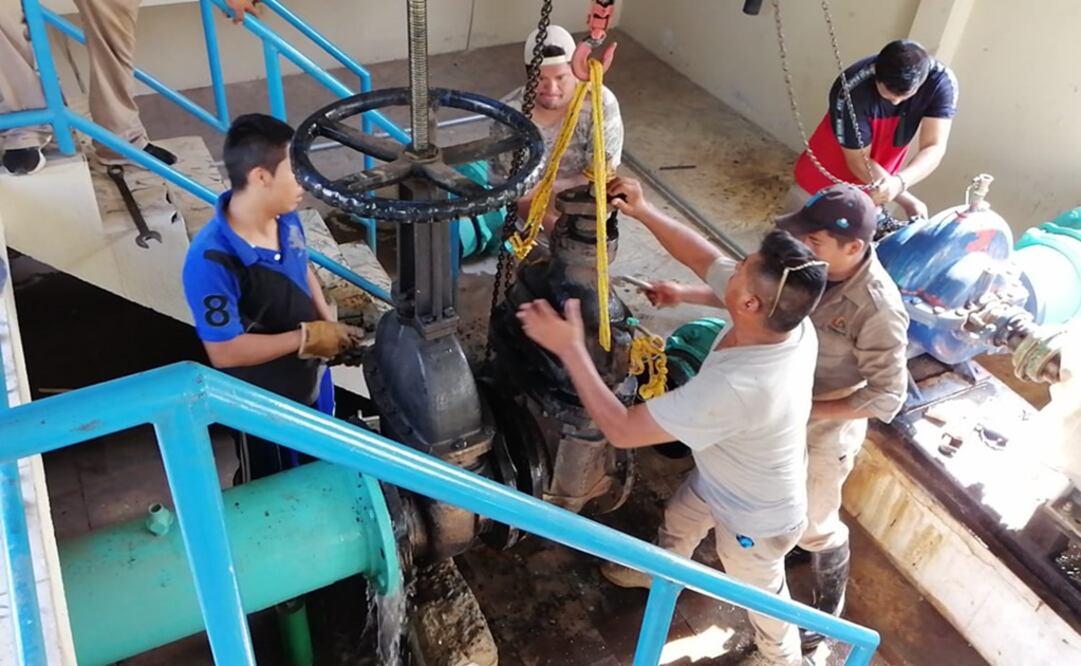 Lo que sería un trabajo de 5 a 8 horas sin agua potable, ahora pudiera ser hasta de unas 48 horas. Foto: Especial