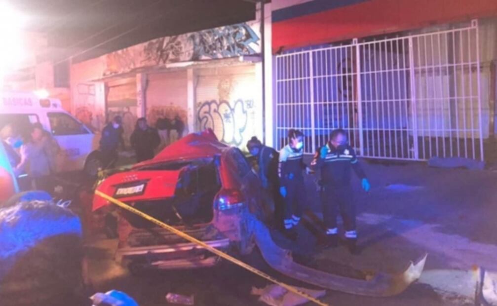 Choque de auto deportivo deja cuatro muertos y dos lesionados en Ecatepec
