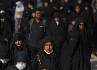 Irán ordena detener a mujeres atacadas presuntamente por no llevar hiyab