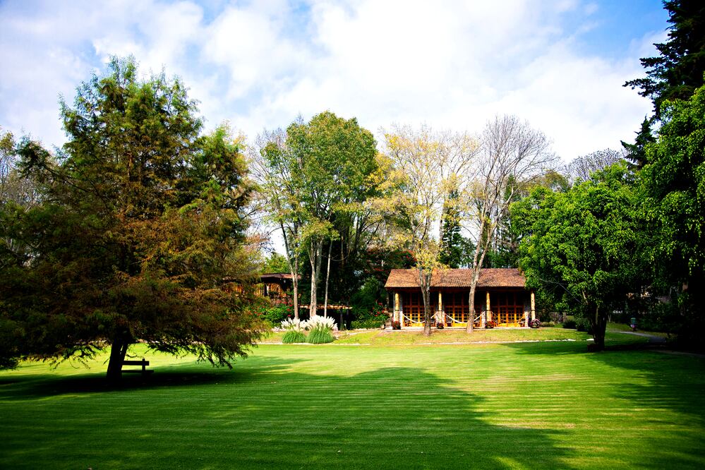 San Cayetano. Cabañas de piedra con terraza privada y vista a los jardines y huertas del rancho. (Foto: Cortesía Rancho San Cayetano)