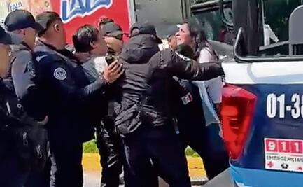 Policías desalojan a vecinos de protesta por falta de agua