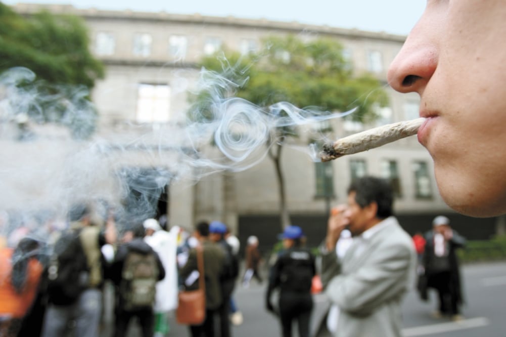 Países que deciden usar cannabinoides con fines médicos deben alertar que su uso en cigarrillos no cumple con ese objetivo, dice ONU. (ARCHIVO EL UNIVERSAL)