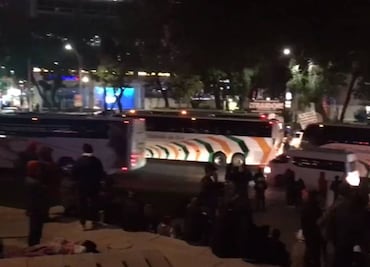 Llegan 150 camiones de Guerrero y 72 de Coahuila a marcha de AMLO