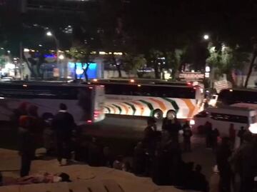 Llegan 150 camiones de Guerrero y 72 de Coahuila a marcha de AMLO