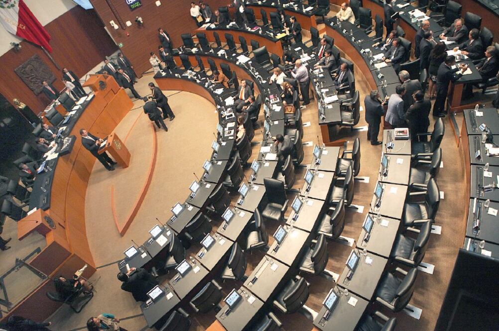 En el Senado las comisiones y los legisladores deberán informar por escrito, cada dos meses, ante la Mesa Directiva sobre las actividades realizadas ante ellos por los cabilderos (ARCHIVO EL UNIVERSAL)