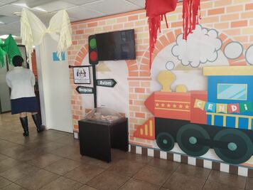 Quedan “atrapados” niños, empleados y 118 diputados por bloqueo de la CNTE