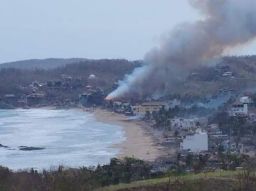 Reportan incendio en zona hotelera de Zipolite, Oaxaca; alcanza al menos 10 negocios